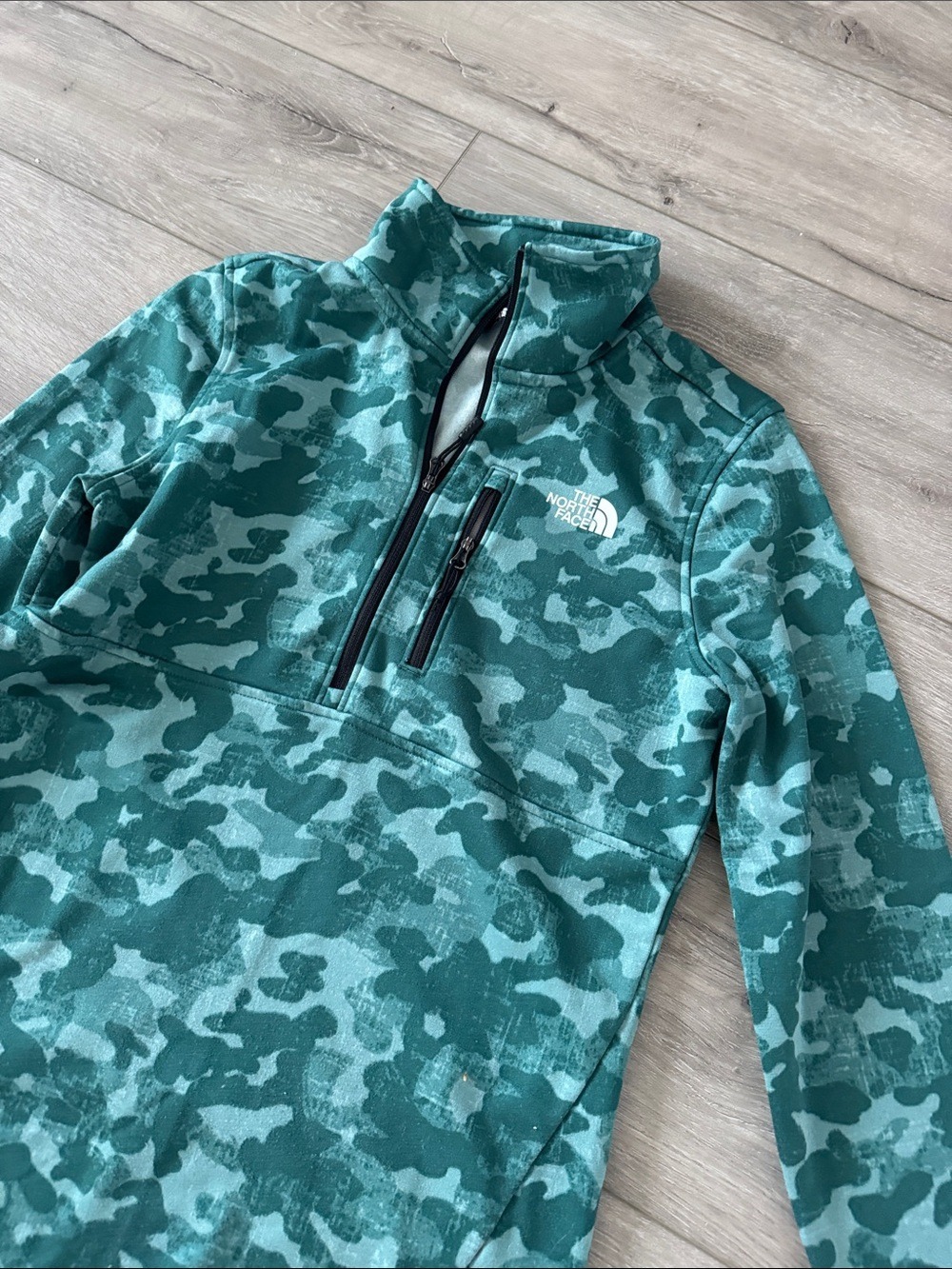 The North Face Women's Teal Camo Half-Zip sweater - Picture 3 of 5